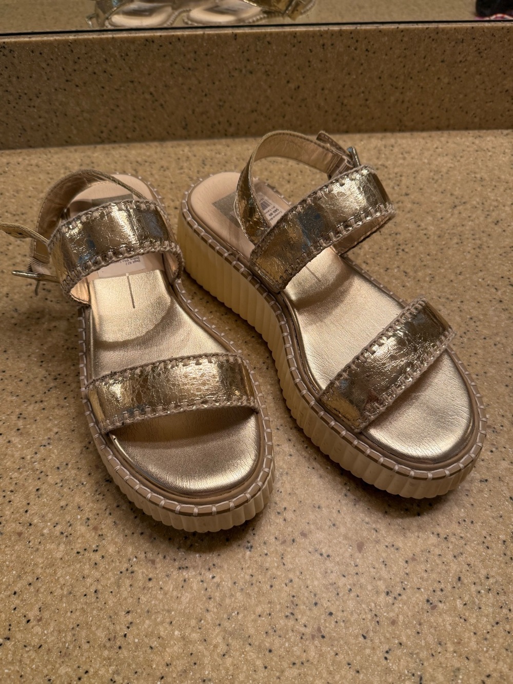 Dolce Vita Drake Chunky Metallic Gold Platform Flatform Sandals Sz 9